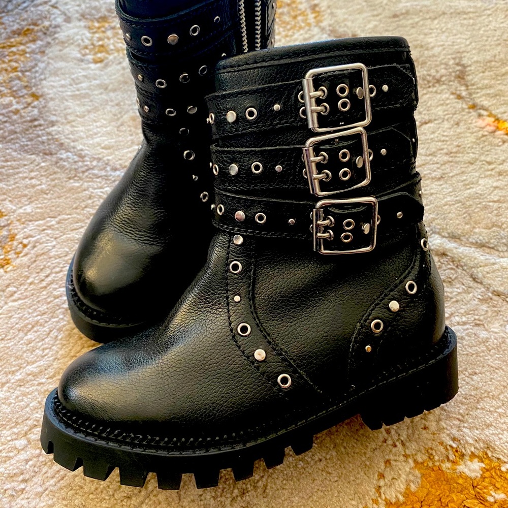 Black sz 28 equivalent to sz 11 US Zara boots